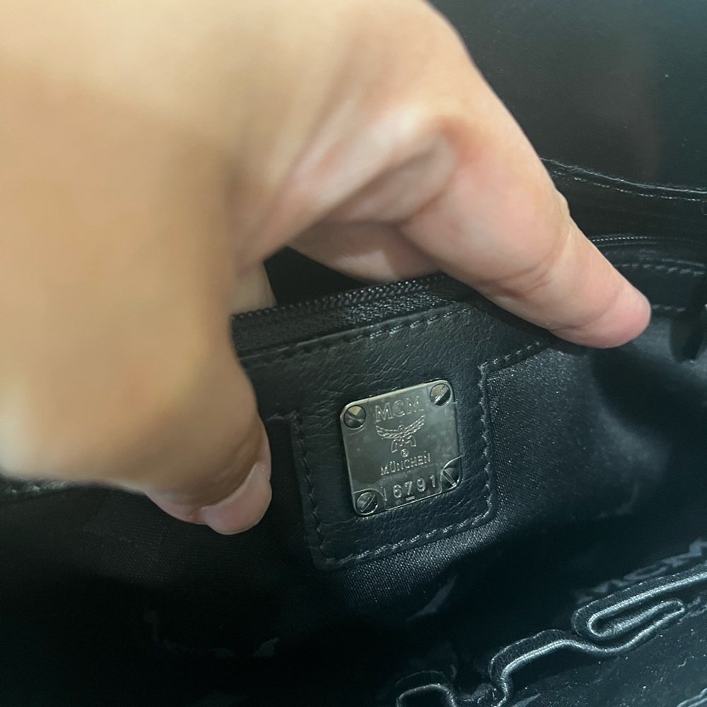 MCM BLACK EMBOSSED LEATHER MESSENGER BAG - Picture 10 of 15